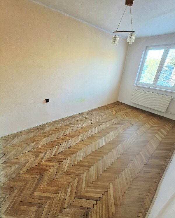 3 izbový byt Bánovce nad Bebravou/ CENTRUM/ 62 m2 LOGGIA/ PIVNICA