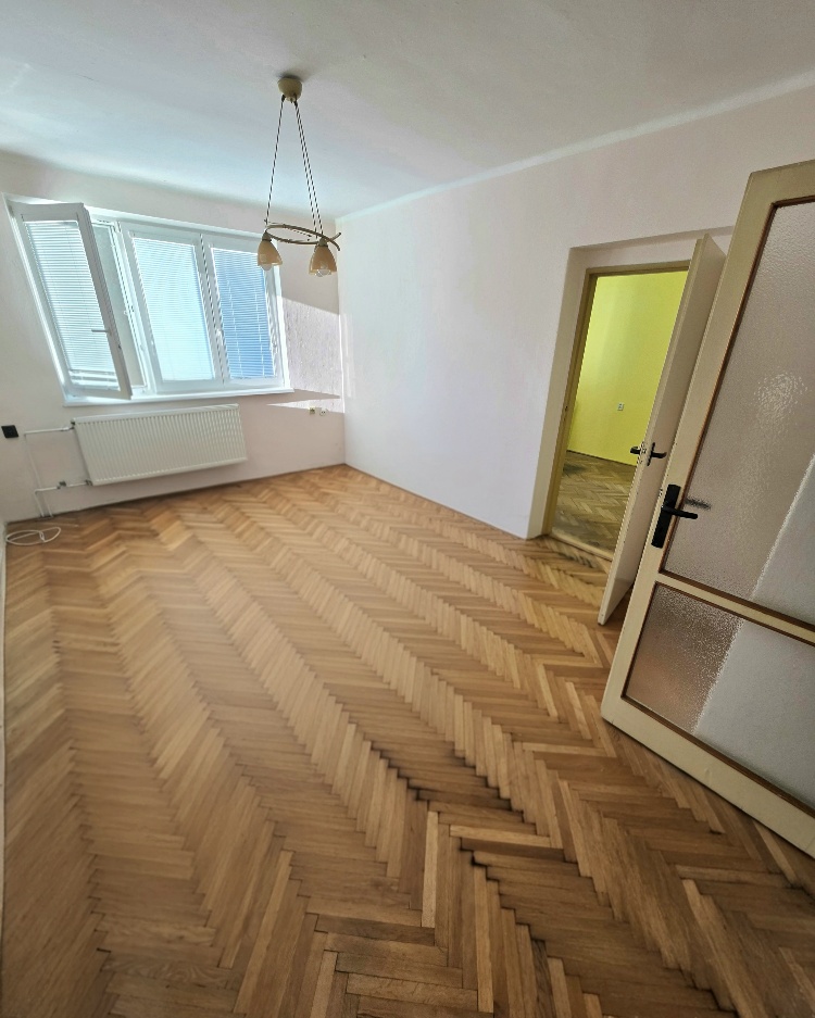 3 izbový byt Bánovce nad Bebravou/ CENTRUM/ 62 m2 LOGGIA/ PIVNICA — foto 3