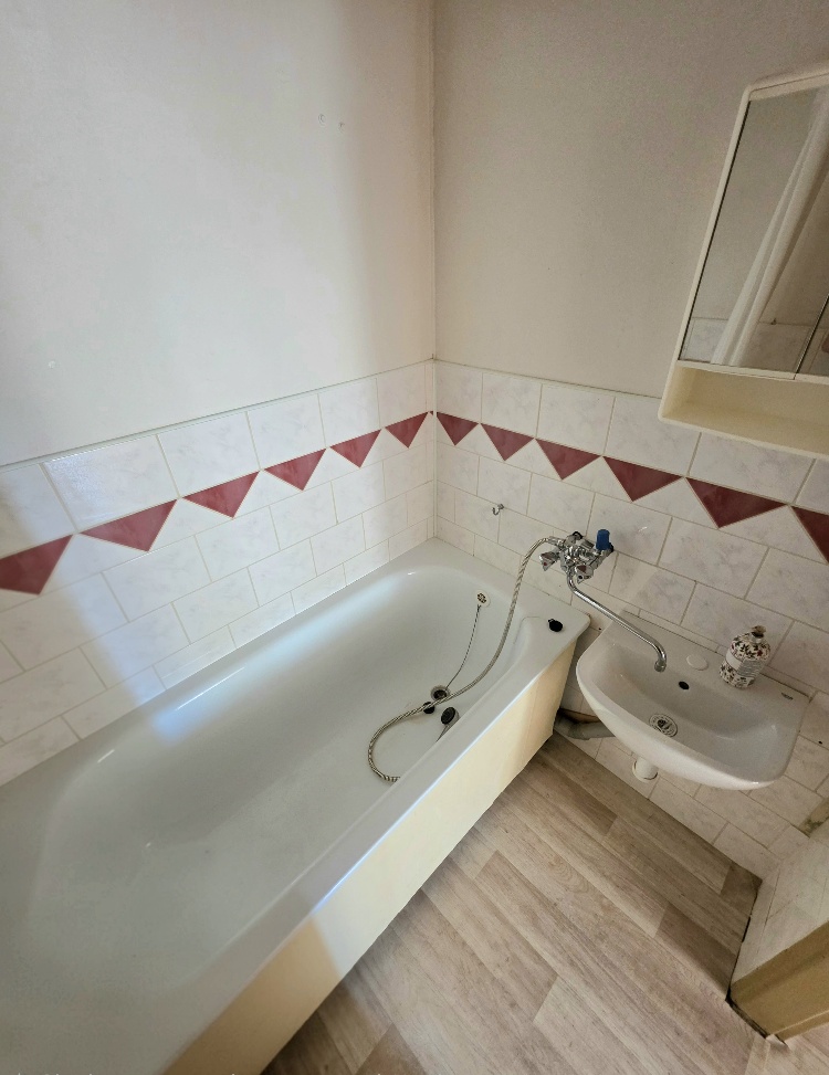 3 izbový byt Bánovce nad Bebravou/ CENTRUM/ 62 m2 LOGGIA/ PIVNICA — foto 7