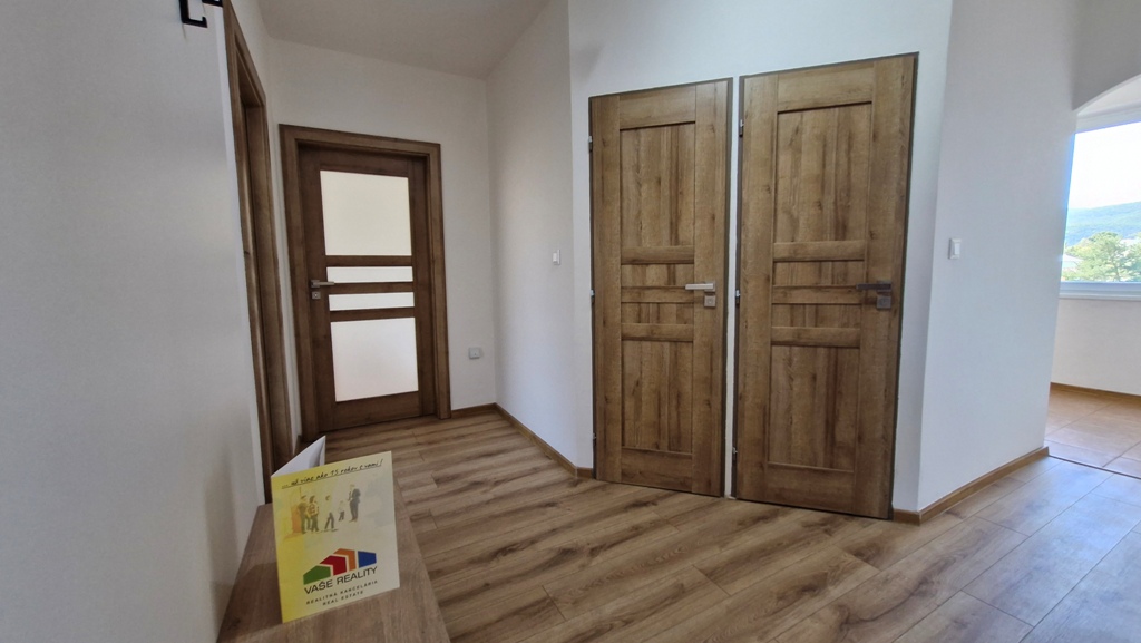 Na predaj 3-izbový byt s balkónom po rozsiahlej rekonštrukcií - NMnV — foto 9