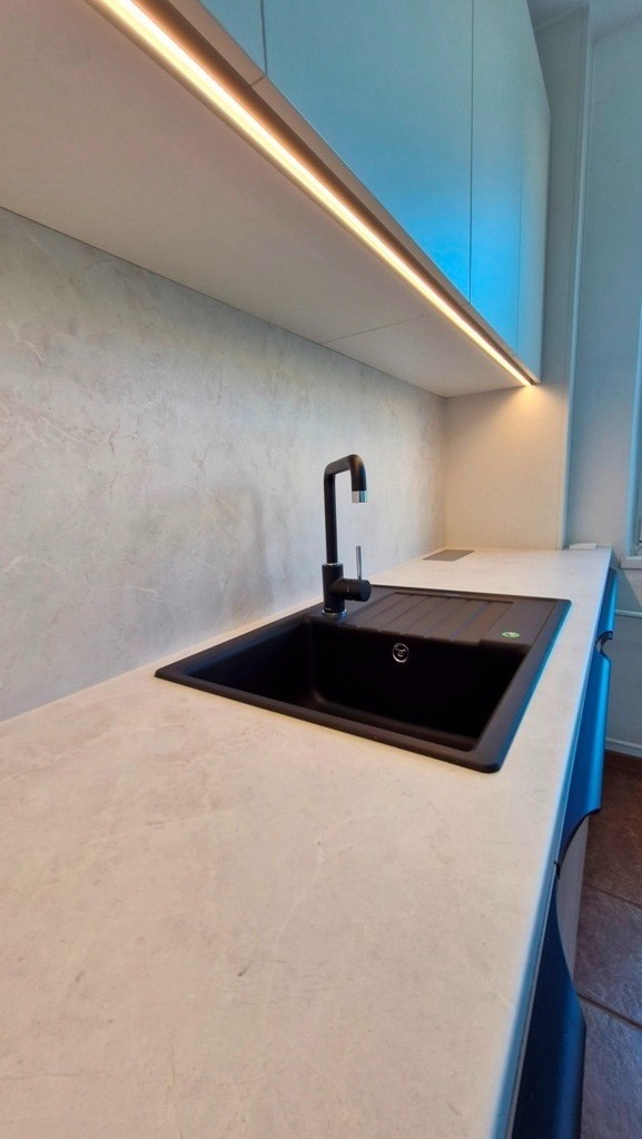 Na predaj 3-izbový byt s balkónom po rozsiahlej rekonštrukcií - NMnV — foto 3