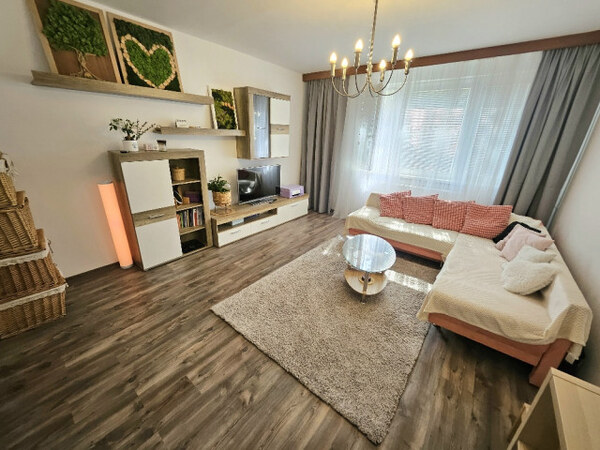 PRENÁJOM Bánovce nad Bebravou/3 IZBOVÝ BYT/ DUBNIČKA/ LOGGIA/ PIVNICA