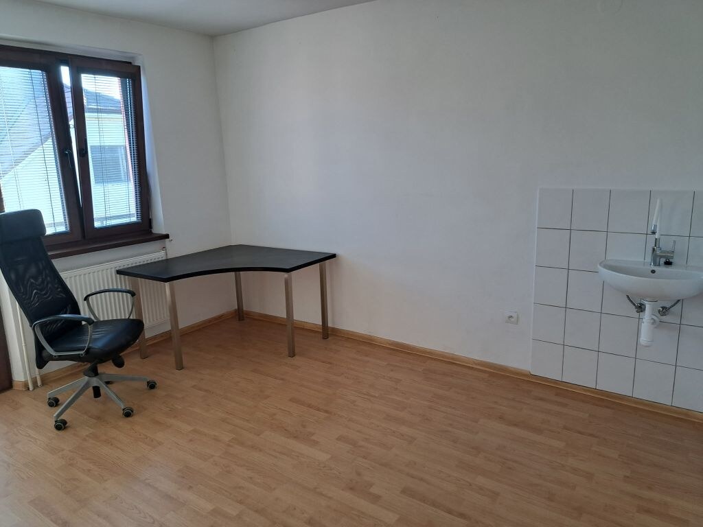 Prenájom priestorov schválených na služby 18m2, Hodžova Piešťany
