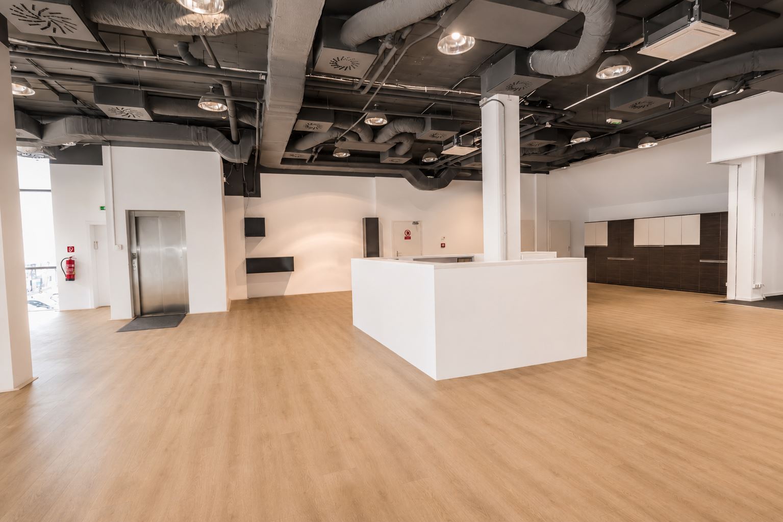 Na prenájom reprezentatívny  priestor 231 m² –  Dunajská ulica - BA -I — foto 4