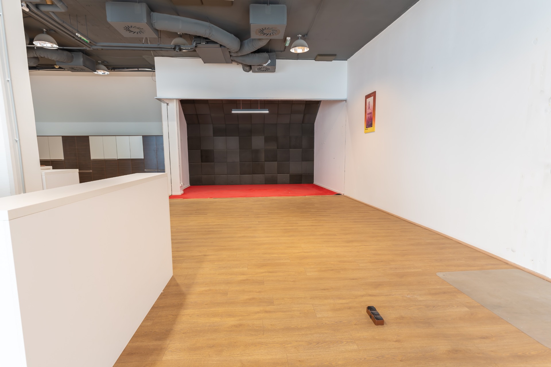 Na prenájom reprezentatívny  priestor 231 m² –  Dunajská ulica - BA -I — foto 5