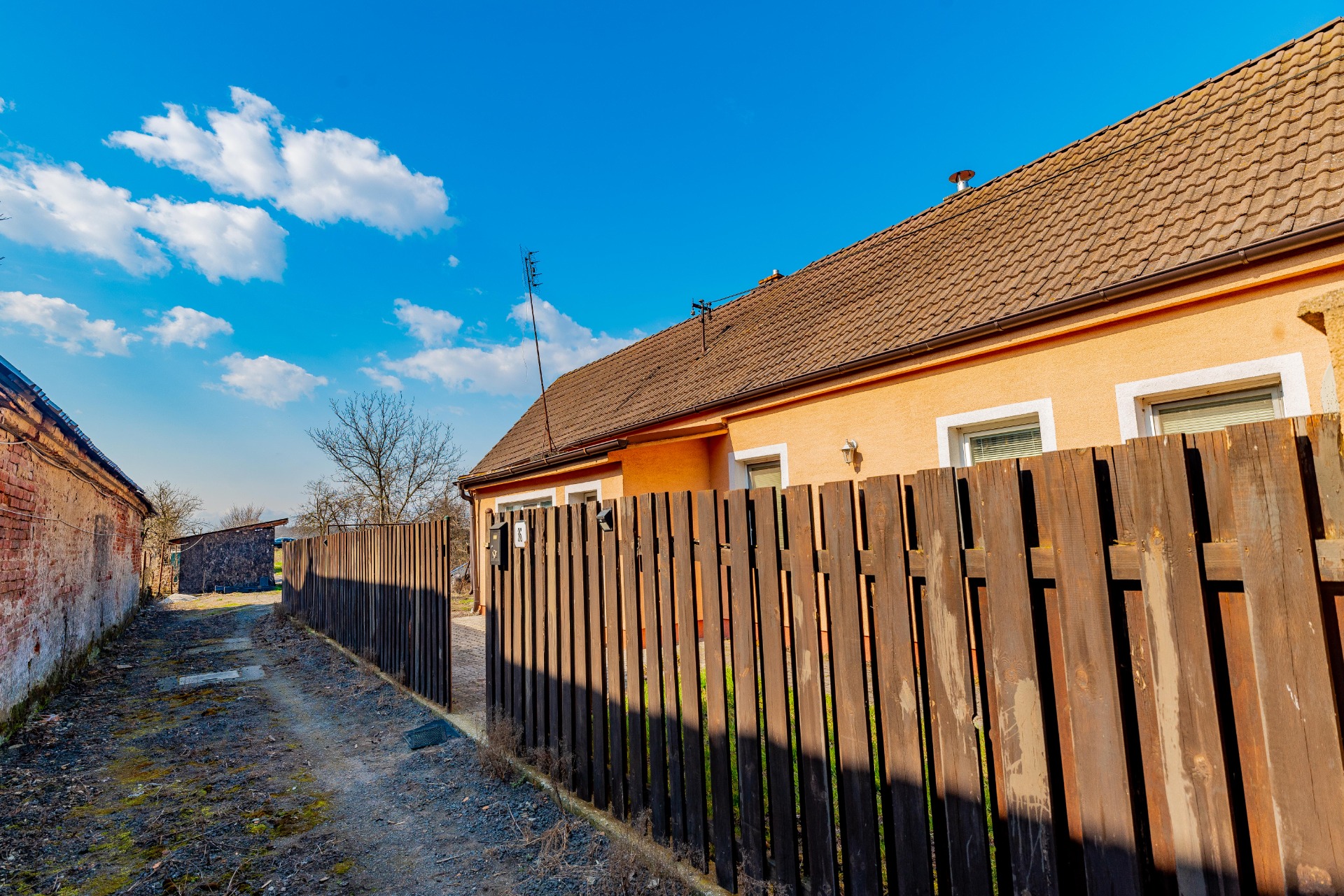 Útulný rodinný dom s garážou a krbom v pokojnej obci Závod – len 45 km — foto 19