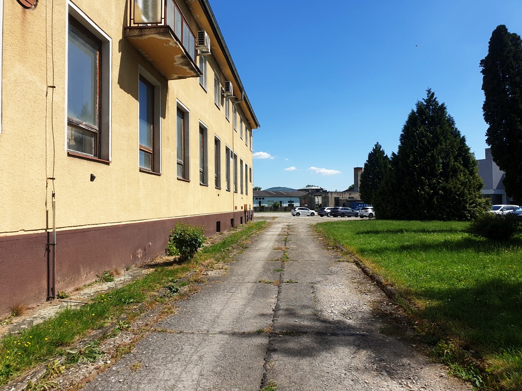 Administratívna budova so sklad. priestormi 1200 m2 - Tr. Bohuslavice — foto 2