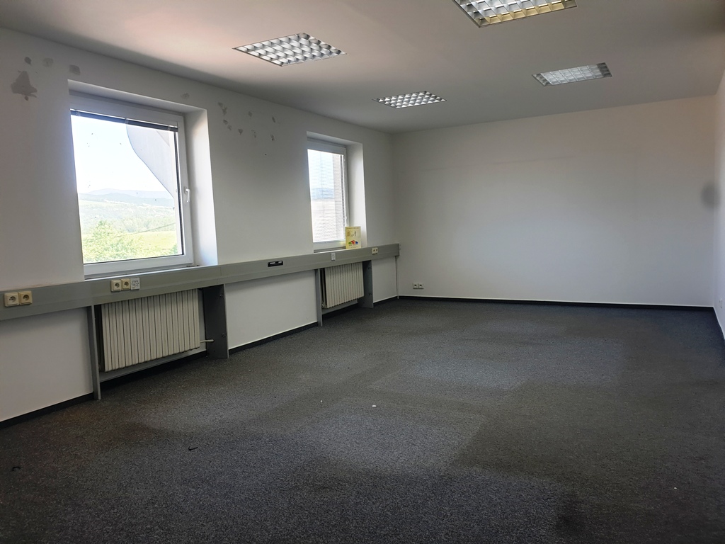 Administratívna budova so sklad. priestormi 1200 m2 - Tr. Bohuslavice — foto 18