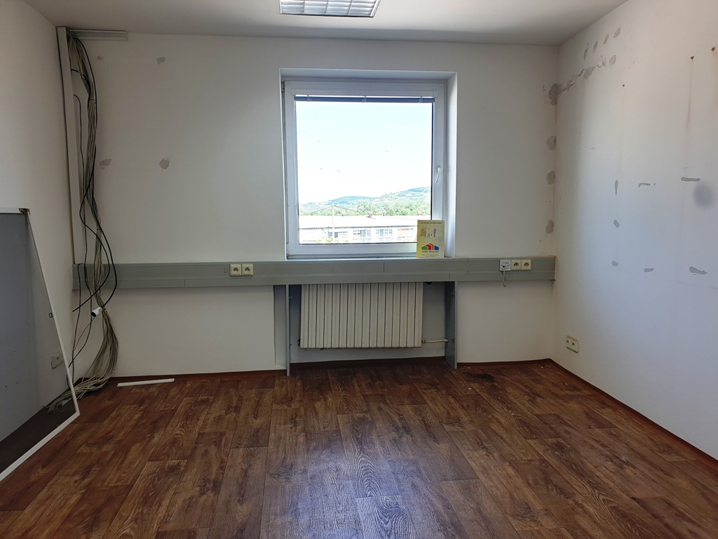 Administratívna budova so sklad. priestormi 1200 m2 - Tr. Bohuslavice — foto 20