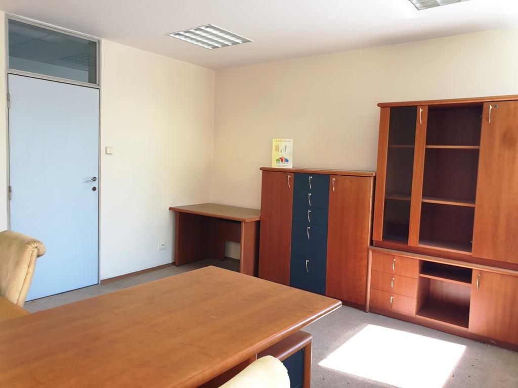Administratívna budova so sklad. priestormi 1200 m2 - Tr. Bohuslavice — foto 22