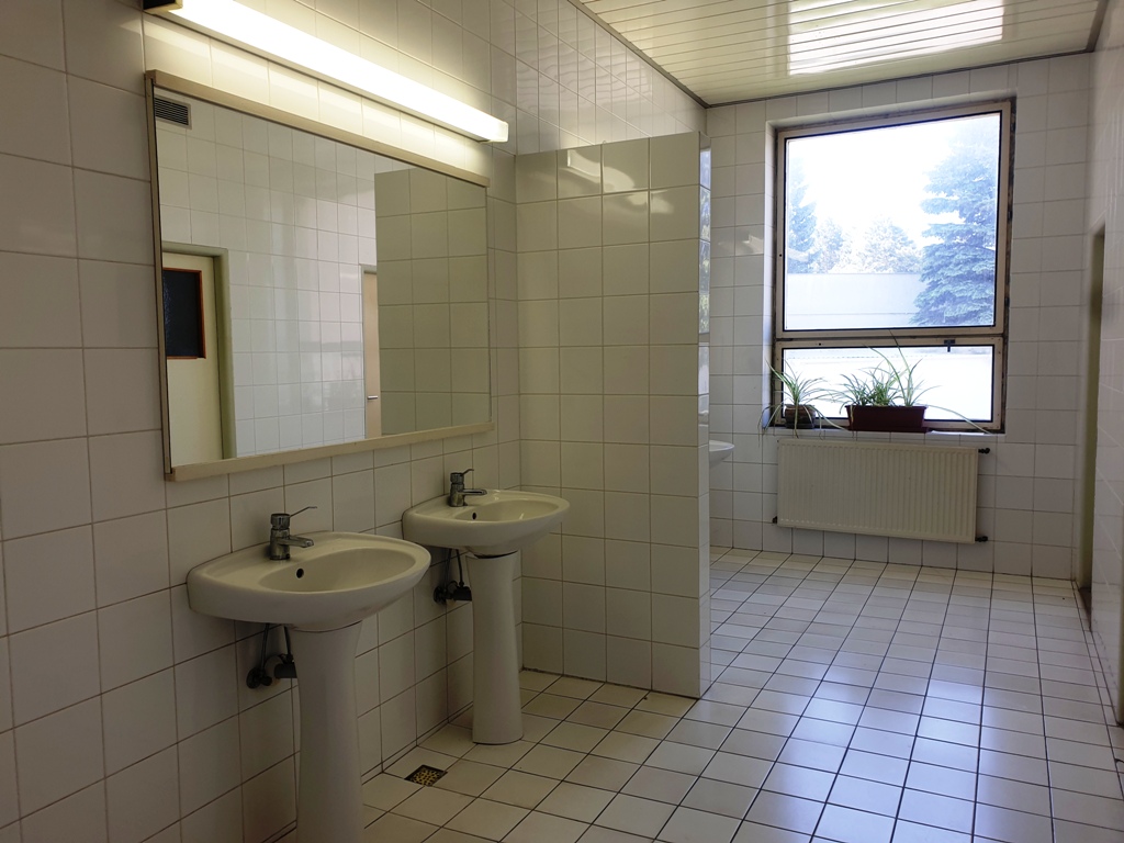 Administratívna budova so sklad. priestormi 1200 m2 - Tr. Bohuslavice — foto 31