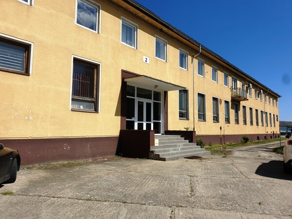 Administratívna budova so sklad. priestormi 1200 m2 - Tr. Bohuslavice