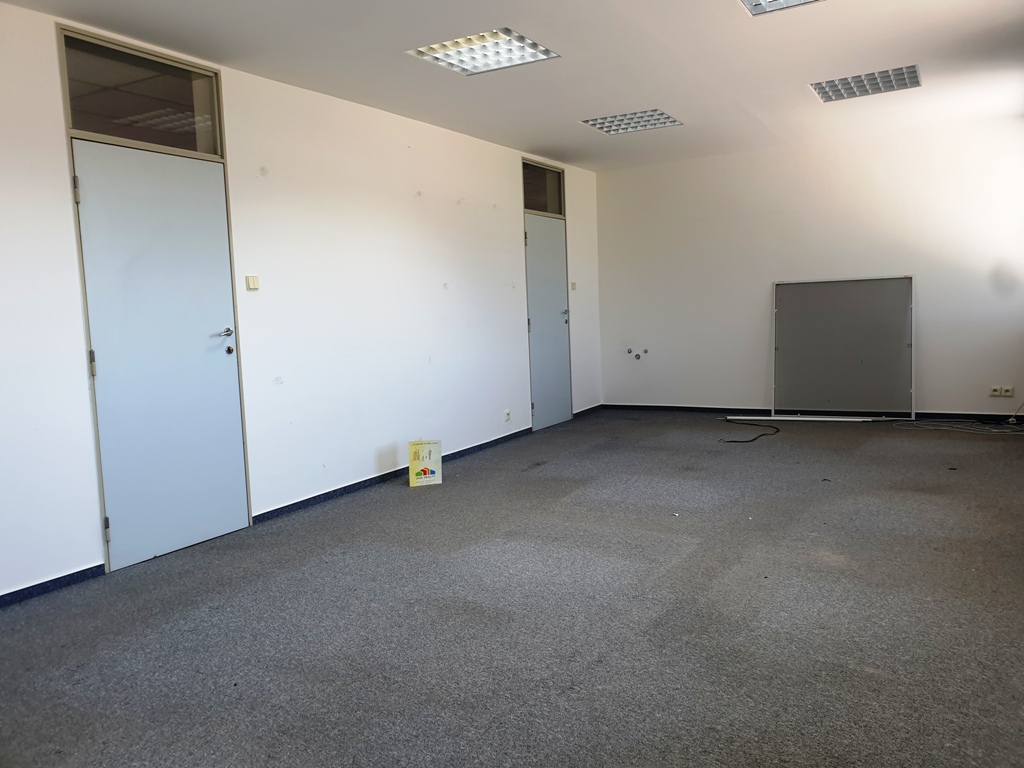 Administratívna budova so sklad. priestormi 1200 m2 - Tr. Bohuslavice — foto 19