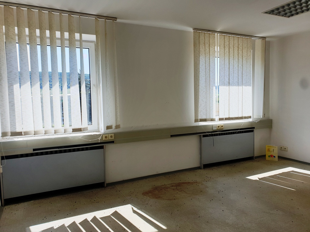 Administratívna budova so sklad. priestormi 1200 m2 - Tr. Bohuslavice — foto 24