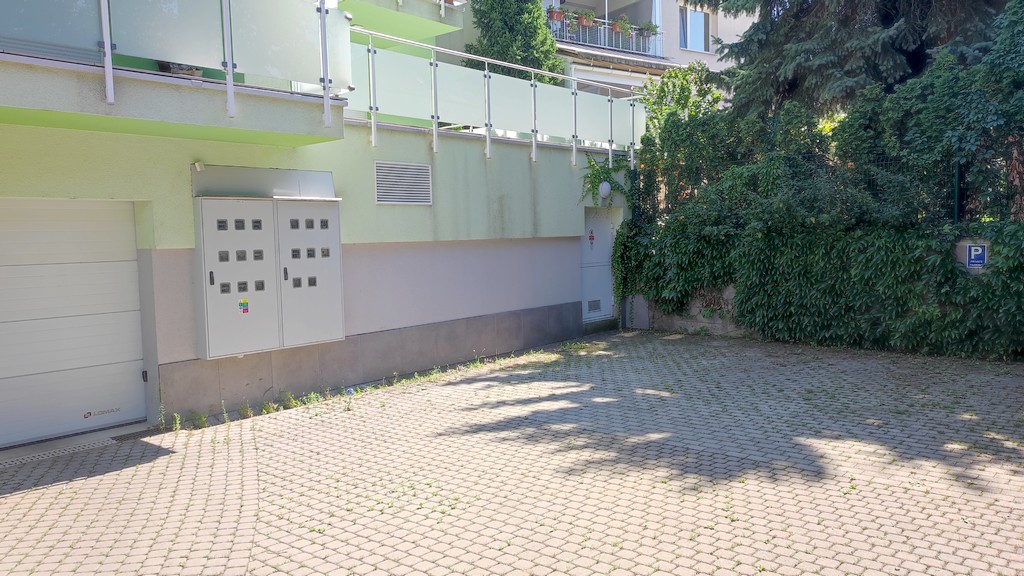 Prenájom parkovacieho miesta, blízke centrum-Piešťany — foto 2