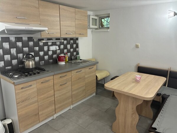Predám murovanú záhradnú Chatu Ilava, pozemok 385 m2