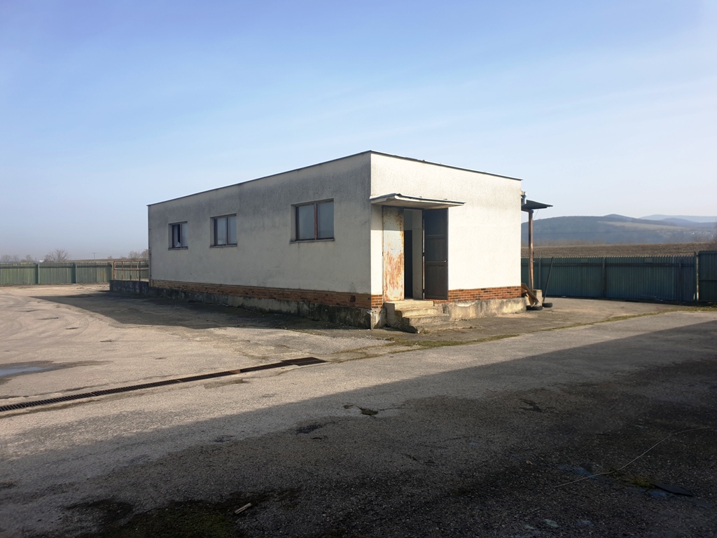 Na predaj areál 8700 m2 s halami 1510 m2 - Trenčianske Bohuslavice — foto 8