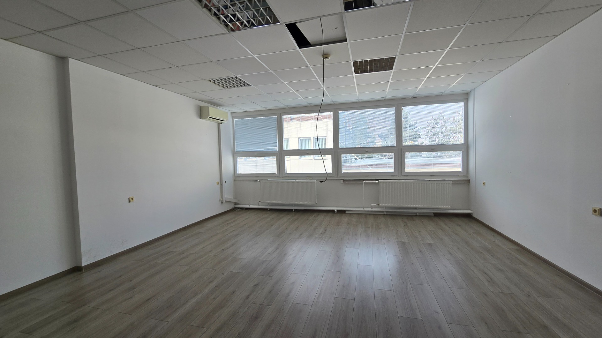 Voľná kancelária 45,5 m² na prenájom - Piešťany, Vajanského — foto 2