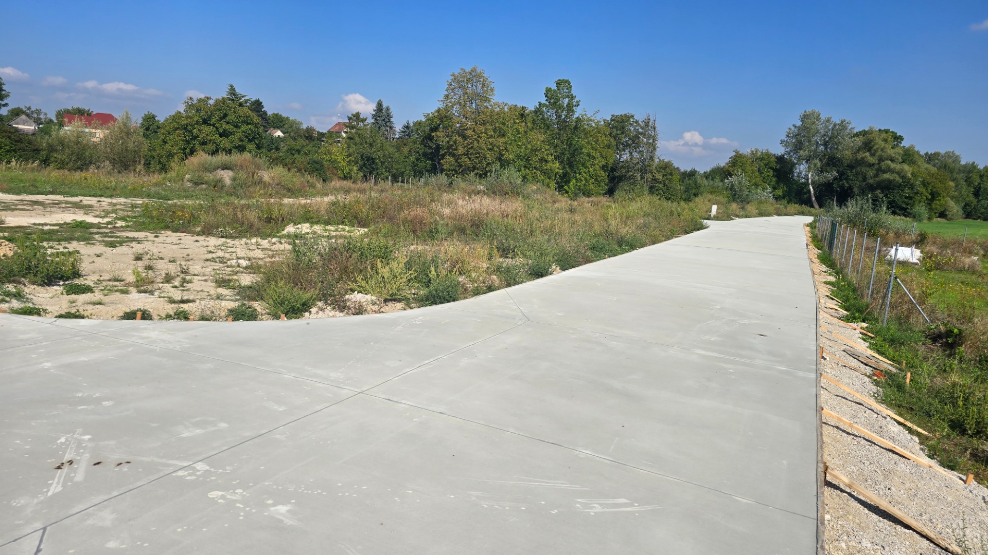 STAVEBNÝ POZEMOK 561 M² BOROVCE *VIDEO* /ELEKTRINA, VODA, KANALIZÁCIA/ — foto 6