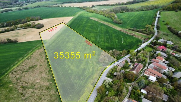 Pozemok 35 355 m² vhodný na chov koní či hospodárstvo – Prašník