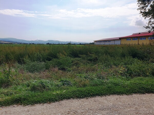 Investičný pozemok o výmere 17 261 m2 - len 3 km od Nového Mesta n/V