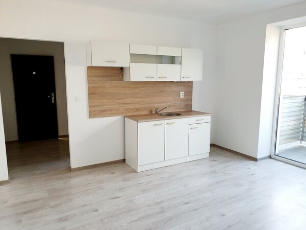 2 izbový byt Bánovce nad Bebravou -PRENÁJOM / BALKON / NOVÁ REKONŠTRUK