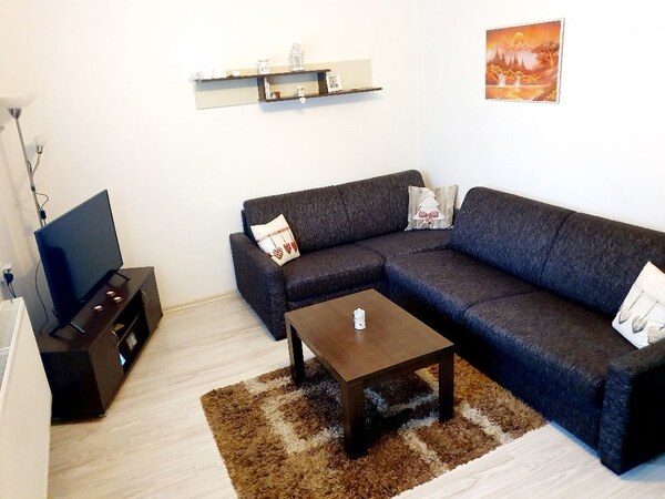 2 izbový byt Bánovce nad Bebravou   / 54m2 / CENTRUM  / LOGGIA 6m2