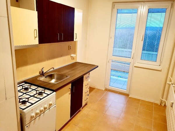 2 izbový byt Bánovce nad Bebravou   / 52m2 / DUBNIČKA / LOGGIA