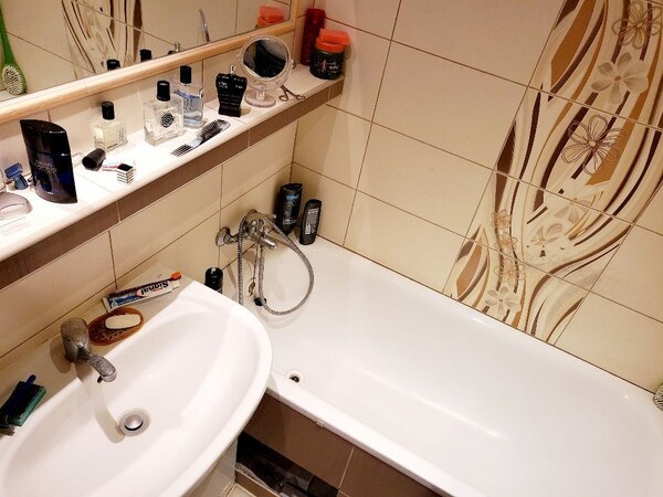 2 izbový  byt  Bánovce nad Bebravou, CENTRUM, 52 m2 ,LOGGIA ,PIVNICA