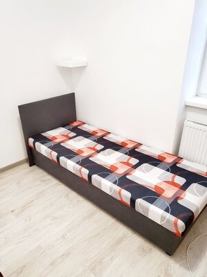 PRENÁJOM  Bánovce nad Bebravou  / 1 IZBOVÝ BYT / ZARIADENÝ /CENTRUM / — foto 3