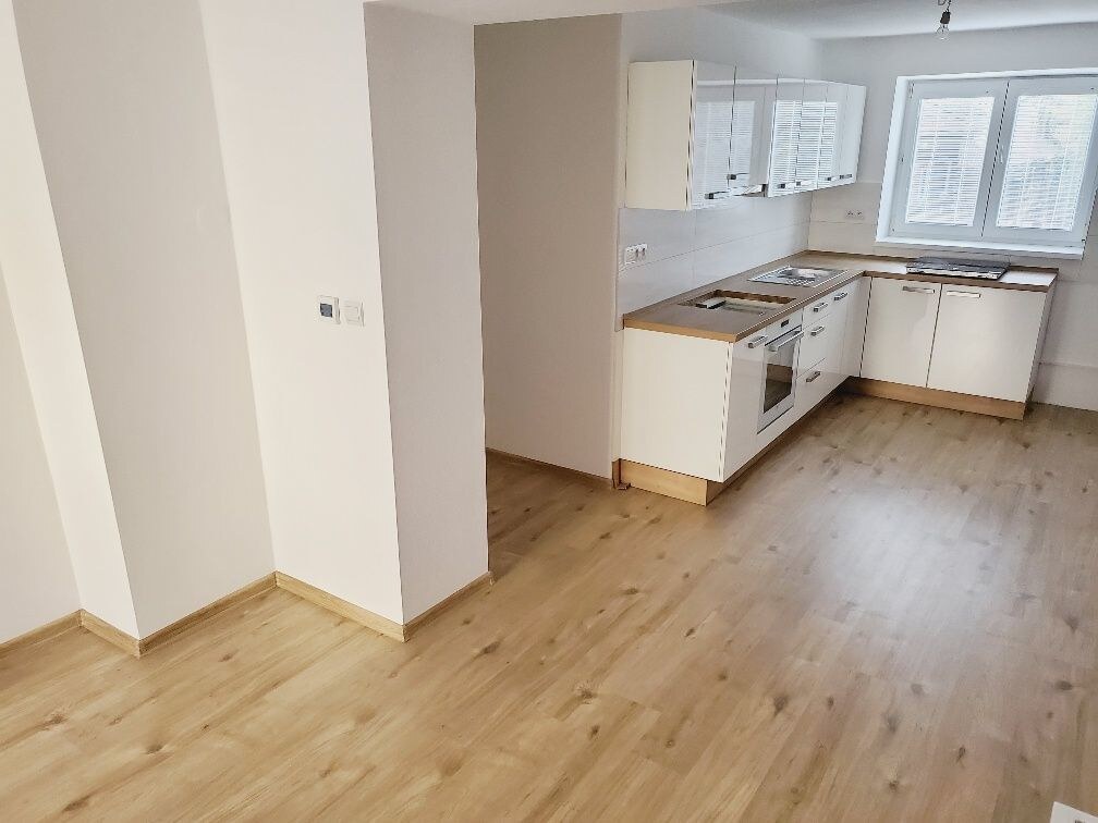 2 izbový  byt  Bánovce nad Bebravou, CENTRUM, 67 m2 , PIVNICA — foto 2