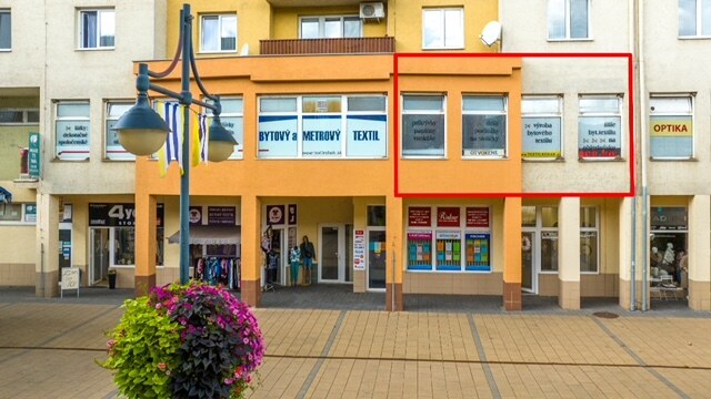 Nebytový priestor Púchov, Pešia zóna ul. Moyzesova, 77,50 m2 — foto 2