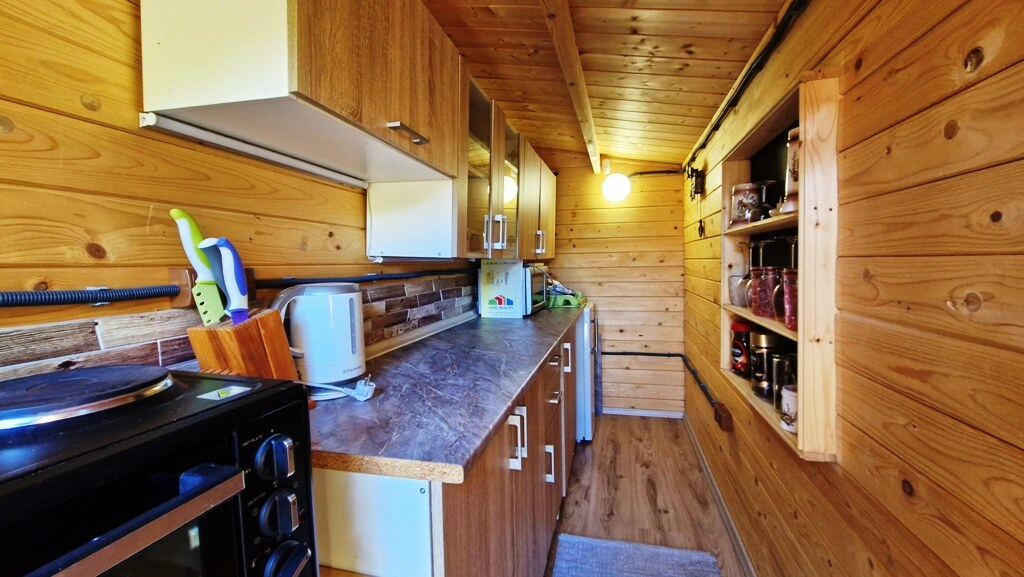Záhradná chata s príslušenstvom a pozemkom 402 m2 - Nové Mesto n/V — foto 19