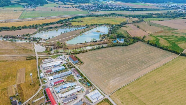 Komerčná budova okr. ILAVA, 6 km od diaľnice, pozemok 3700m2 — foto 2