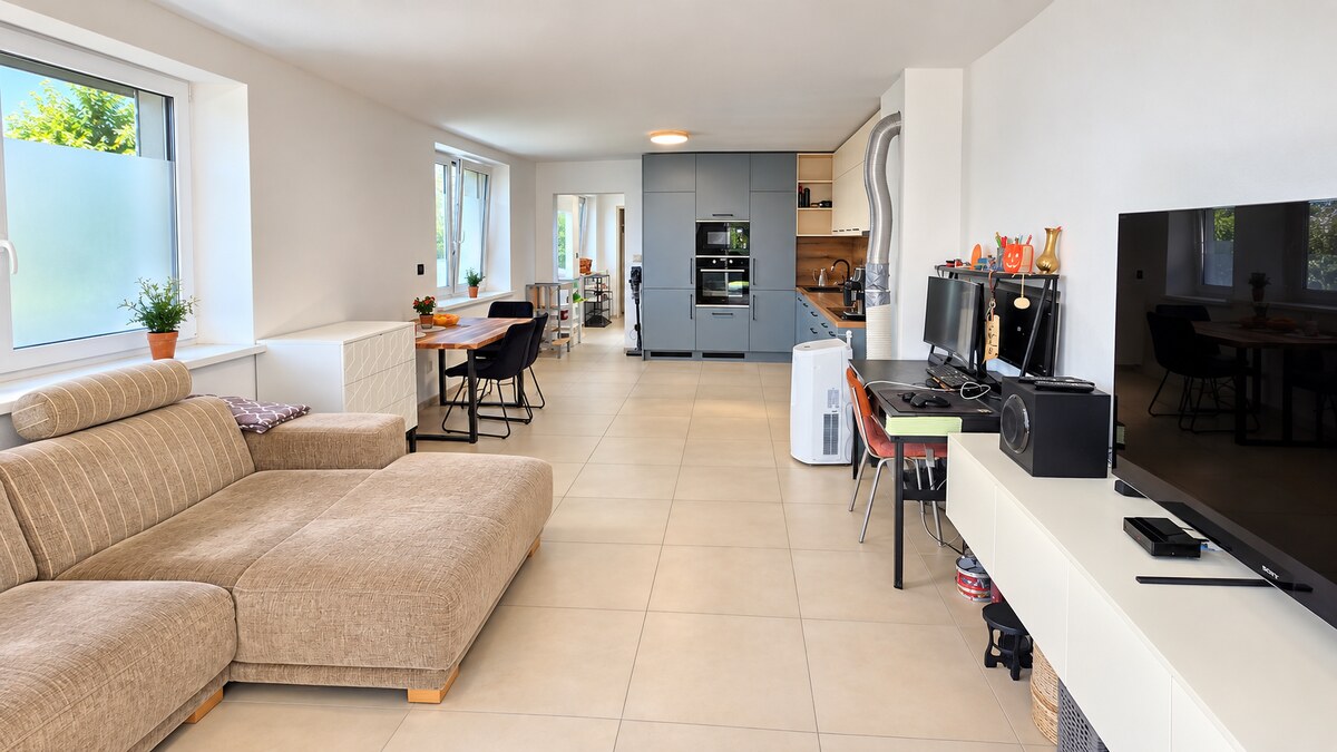 ZREKONŠTRUOVANÝ A ZARIADENÝ DOM 2 + kk • POZEMOK 1 112 m² • LÚKA — foto 2