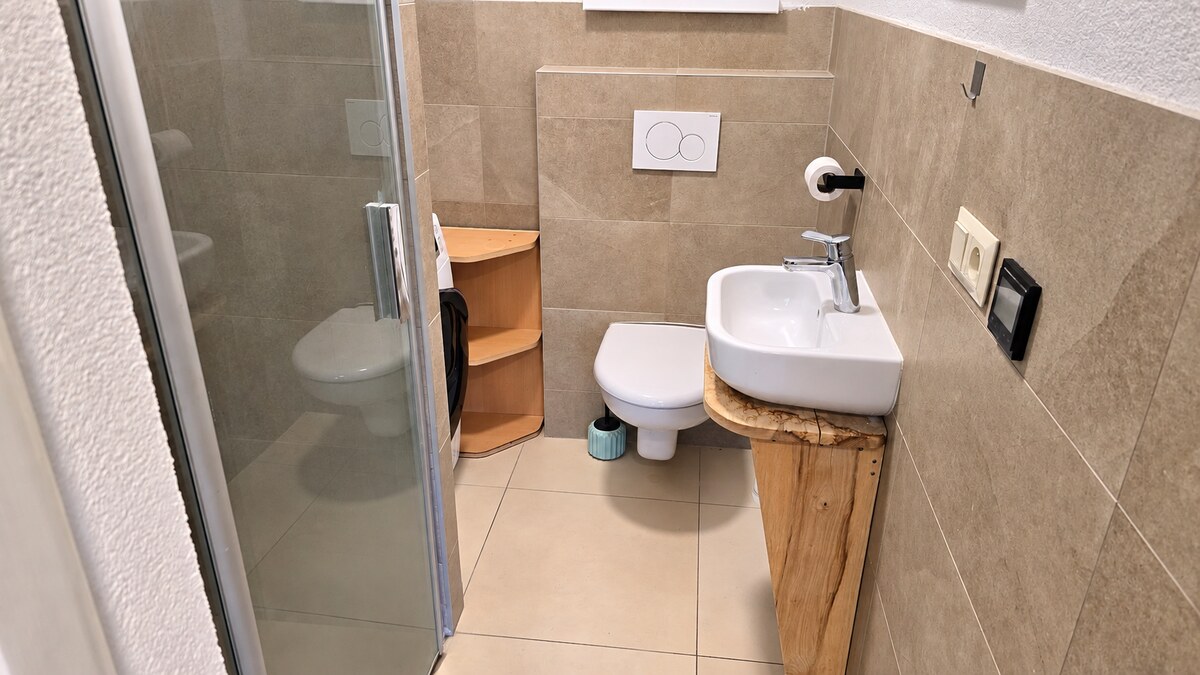 ZREKONŠTRUOVANÝ A ZARIADENÝ DOM 2 + kk • POZEMOK 1 112 m² • LÚKA — foto 5