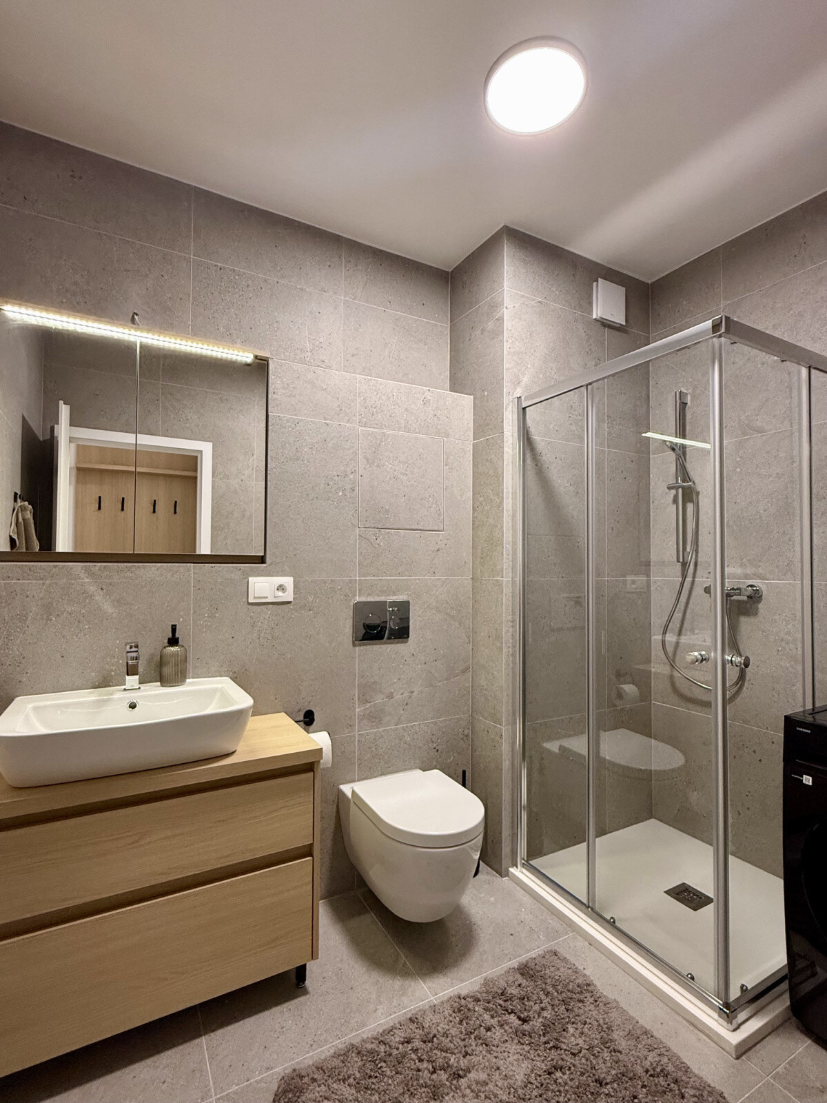 Rezervované - ÚPLNE NOVÝ 1-IZBOVÝ BYT VO WINEHILLS | GARÁŽOVÉ PARKOVANIE | — foto 8