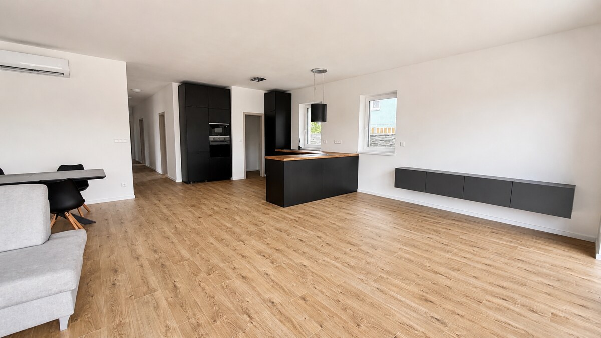 Moderný 5-izbový rodinný dom Orechová Potôň — foto 3