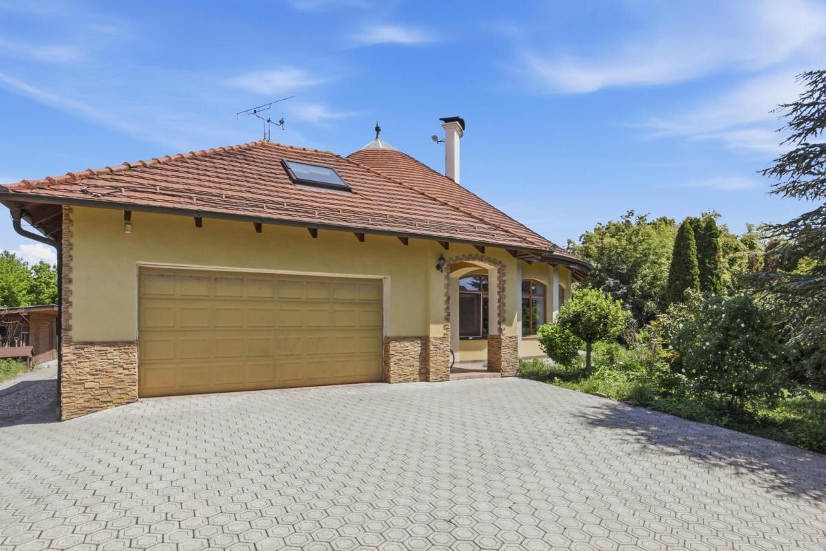SÚKROMNÝ REZORT 40 MIN OD BRATISLAVY | 550 m² DOM + 5 100 m² POZEMOK + BAZÉN + WELLNESS — foto 2