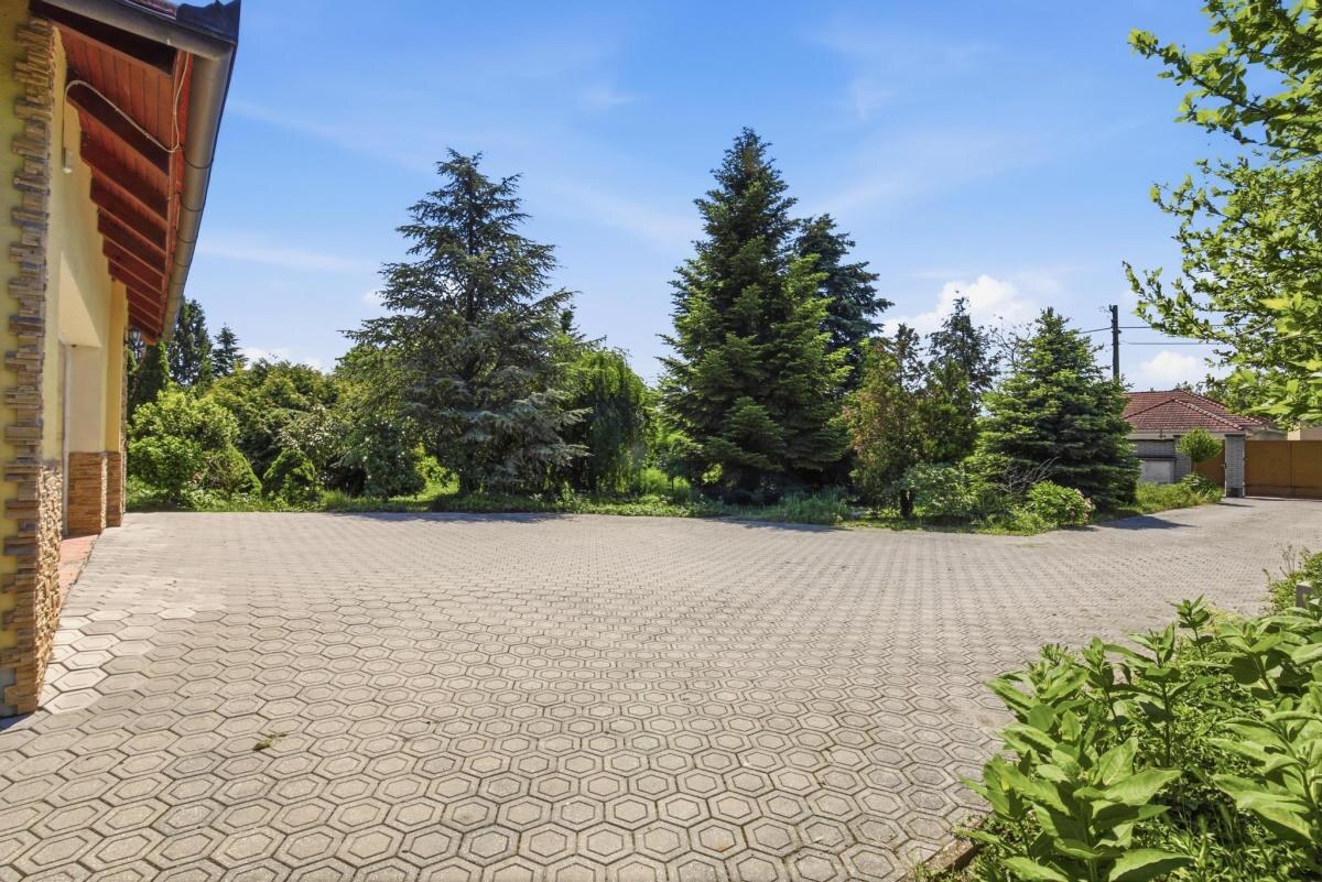 SÚKROMNÝ REZORT 40 MIN OD BRATISLAVY | 550 m² DOM + 5 100 m² POZEMOK + BAZÉN + WELLNESS — foto 3