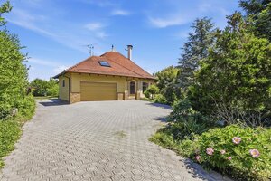 SÚKROMNÝ REZORT 40 MIN OD BRATISLAVY | 550 m² DOM + 5 100 m² POZEMOK + BAZÉN + WELLNESS — foto 1