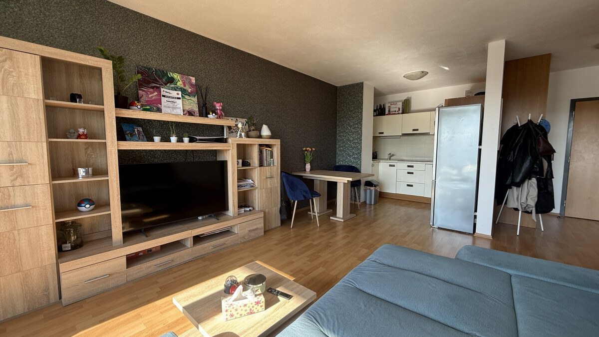 Klimatizovaný 2-izbový byt s balkónom, parkovanie v garáži, OC Retro — foto 9
