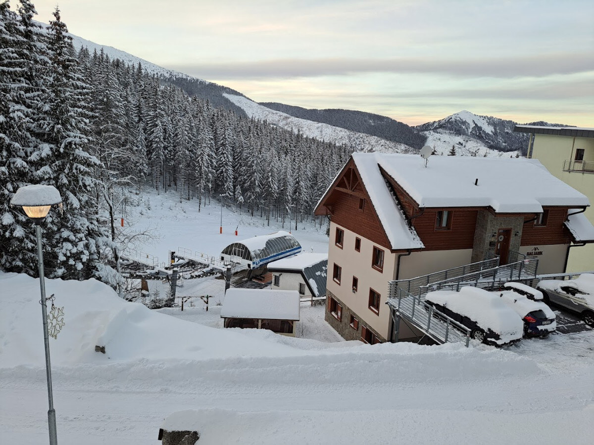 Lukratívny apartmán s balkónom priamo na zjazdovke v Demänovskej doline — foto 5