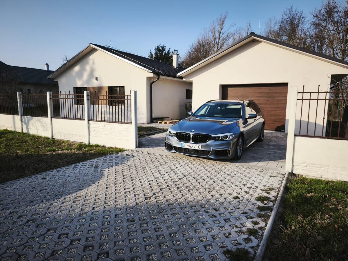 Ponúkame na predaj moderný, samostatne stojaci 3-izbový bungalov-NOVOSTAVBA