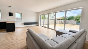 Moderný 5-izbový rodinný dom Orechová Potôň — foto 1