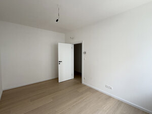 Skolaudované - krásny 3 izb. byt s veľkým balkónom v lukratívnej lokalite — foto 10