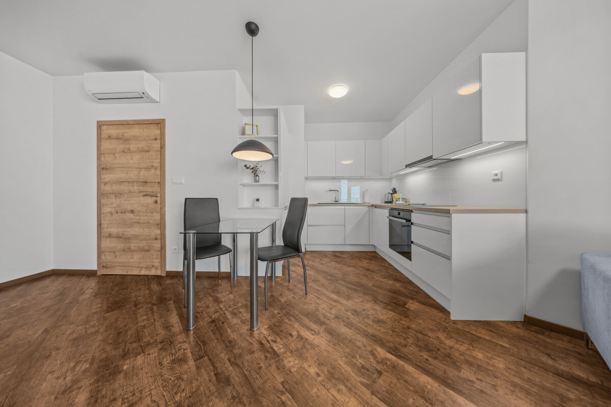 Klimatizovaný 2i byt s balkónom, novostavba 2019, parkovacie miesto — foto 8