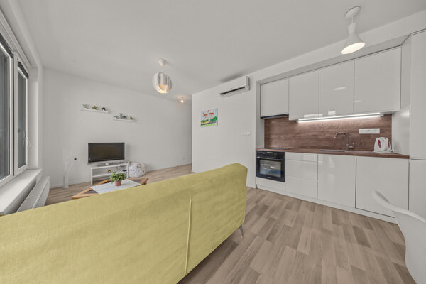 Klimatizovaný 2i byt s balkónom v novostavbe z r. 2020, Jarabinky