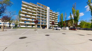1-izbový byt s terasou v projekte VERDENA, r. 2025, zariadený v štandarde — foto 1