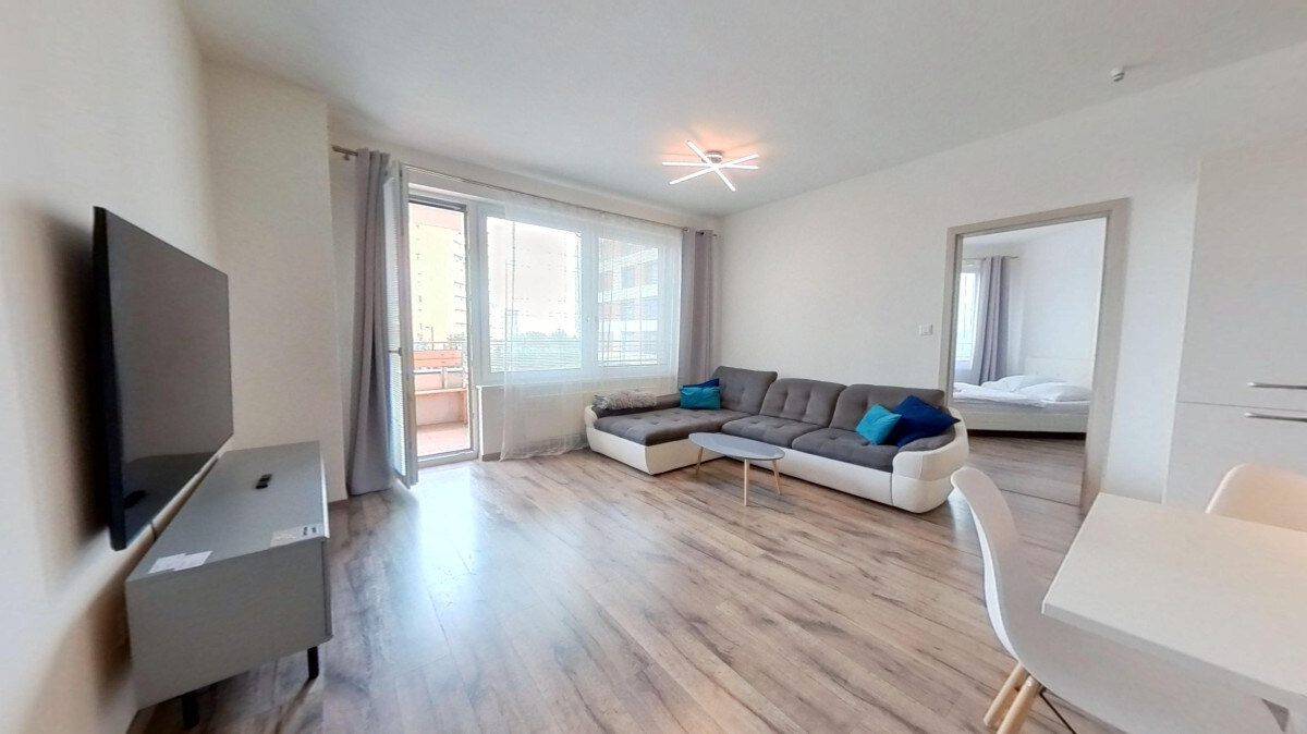 Rezervované - Klimatizovaný 2i byt s balkónom, novostavba 2019, parkovacie miesto — foto 3